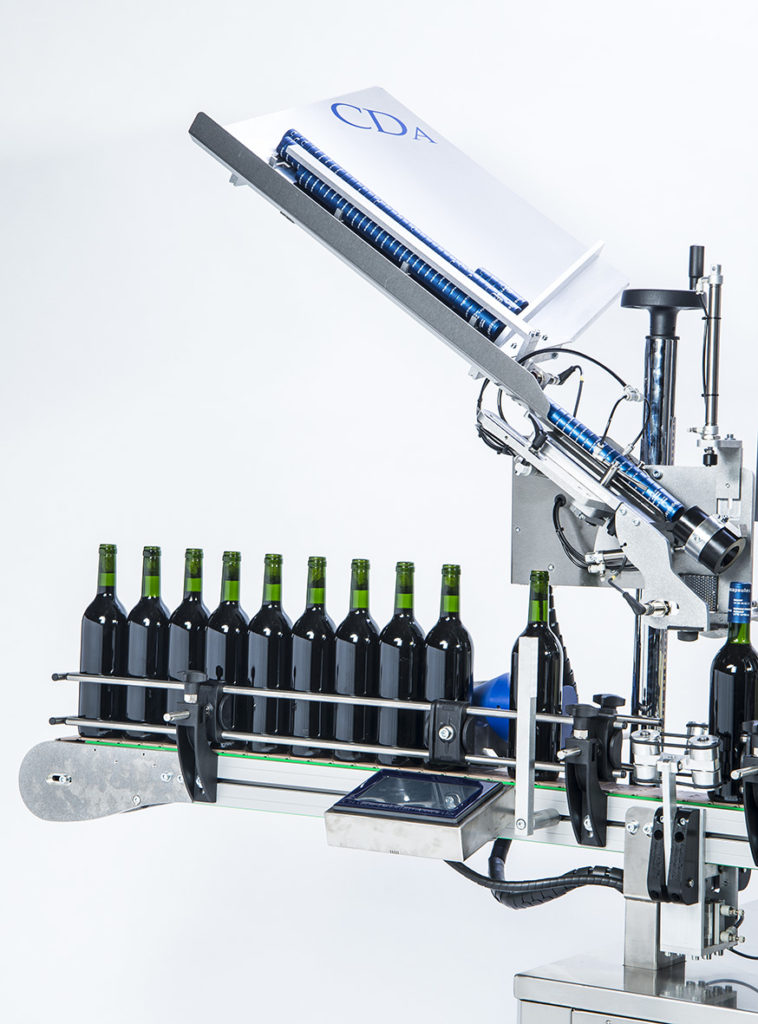 Distribuição coifa cápsula vitivinícola rotuladora